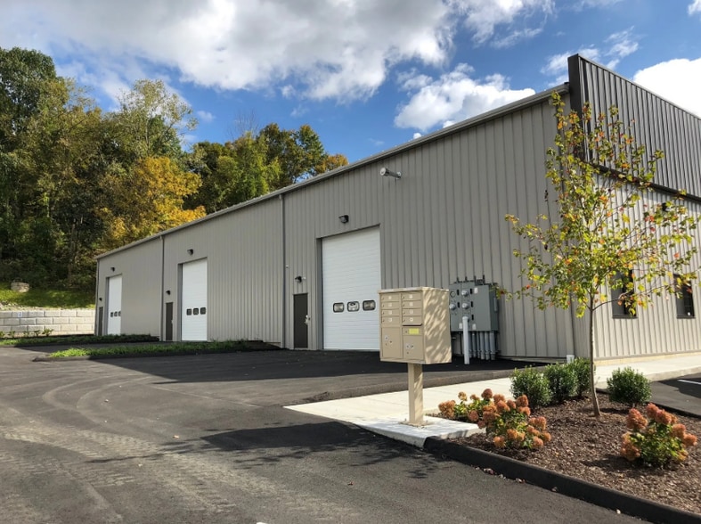 Primary Photo Of 53 Commerce Dr, Brookfield Warehouse For Lease