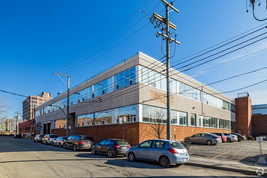 Primary Photo Of 6750-6800 Hutchison, Montréal Warehouse For Lease