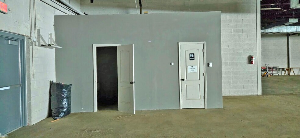 More Photos Of 900-916 N Horner Blvd, Sanford General Retail For Lease