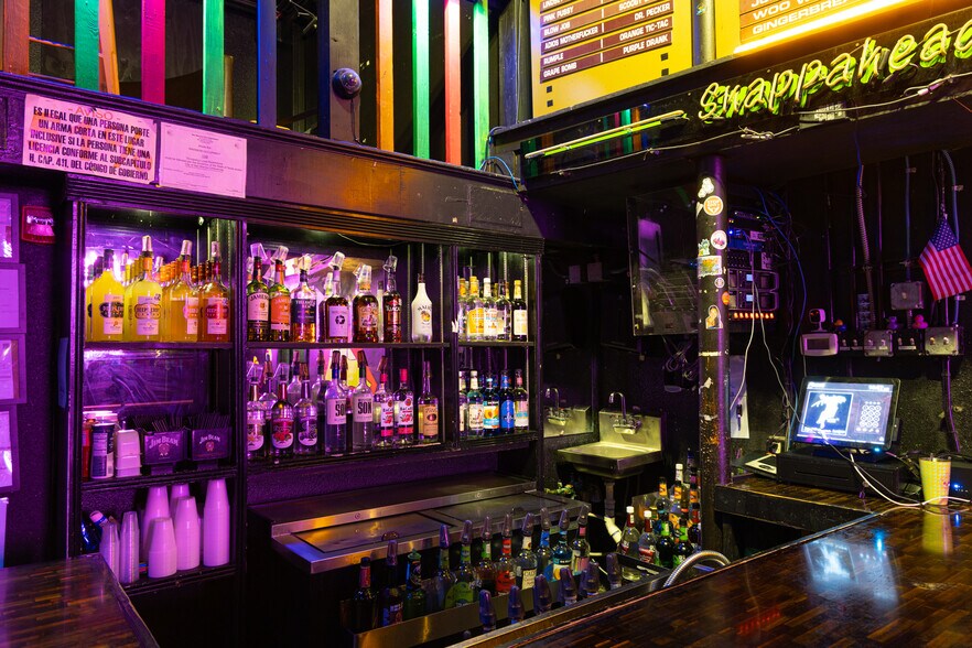 More Photos Of 139 E Hopkins St, San Marcos Bar For Sale