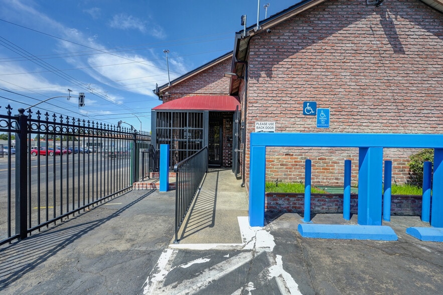 More Photos Of 7800 Fair Oaks Blvd, Fair Oaks Freestanding For Sale