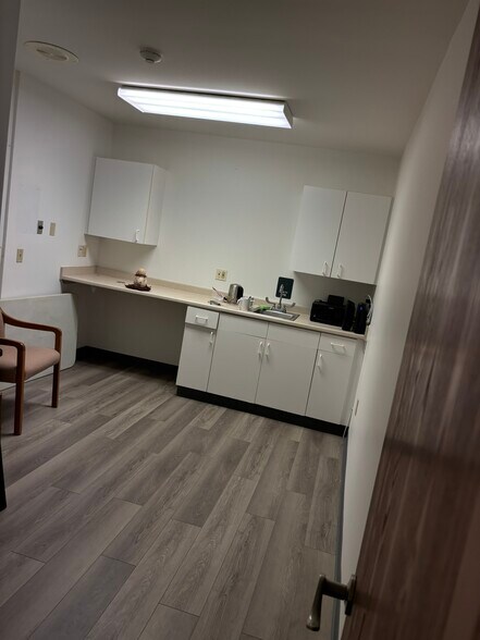 More Photos Of 1024 Hilton Parma Rd, Hilton Medical For Lease