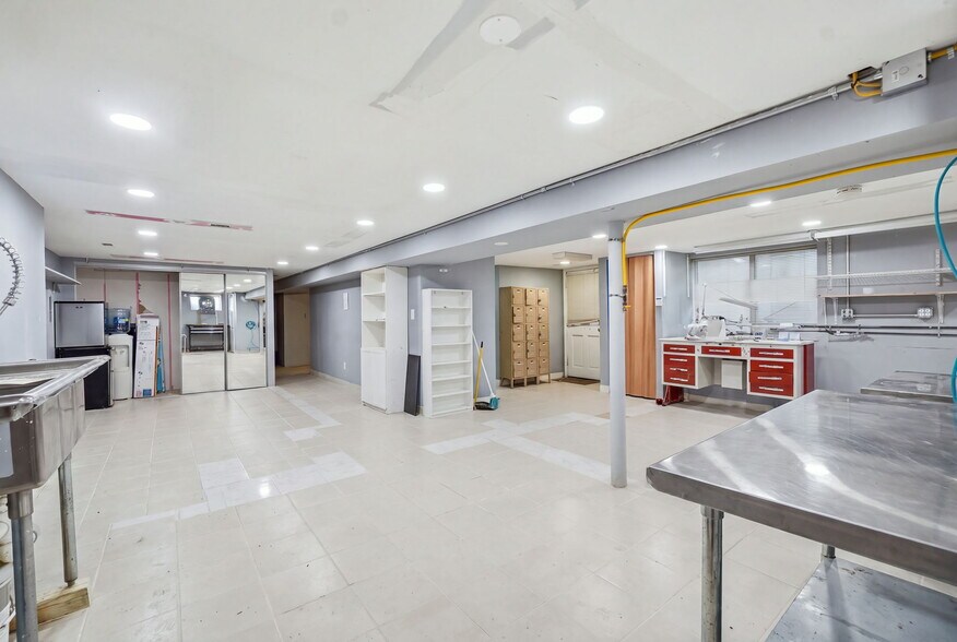 More Photos Of 9510 Lanham Severn Rd, Lanham Office For Sale