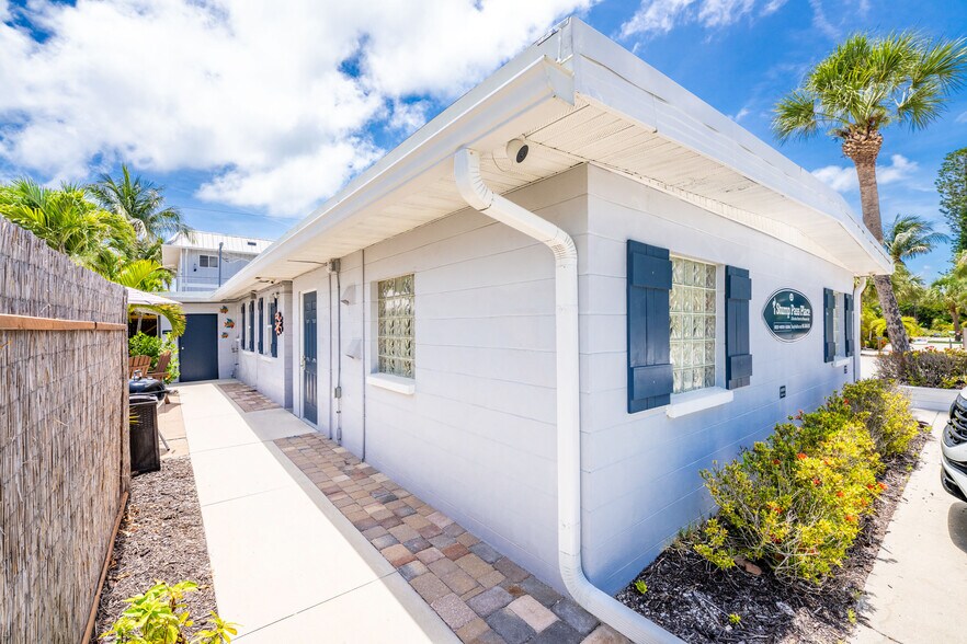 More Photos Of 1130 Gulf Blvd, Englewood Apartments For Sale