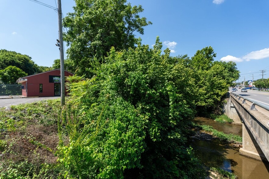 More Photos Of 5409 Charlotte Pike, Nashville Auto Dealership For Lease