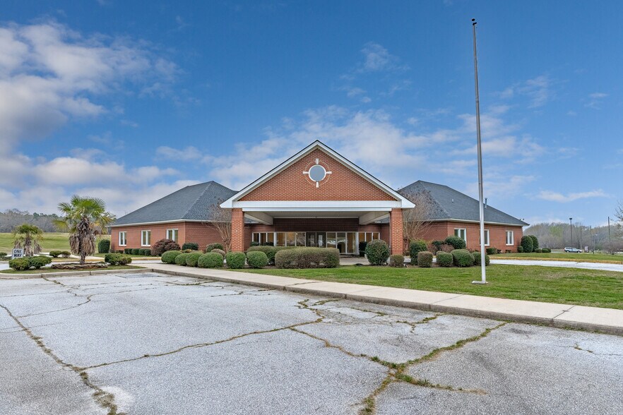 More Photos Of 512 Professional Park Rd, Clinton Medical For Sale