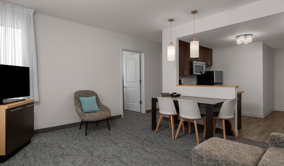 More Photos Of 4100 N Kittredge St, Denver Hotel For Sale