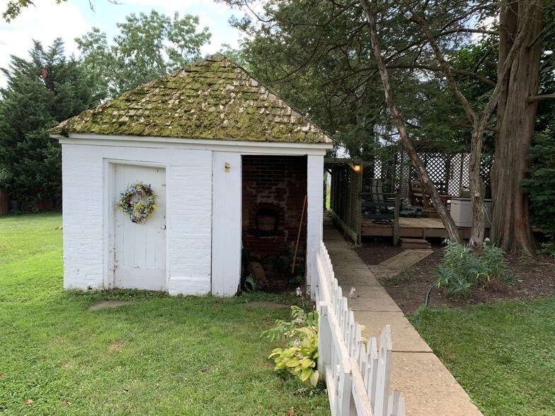 More Photos Of 422 S Main St, Shrewsbury Specialty For Sale