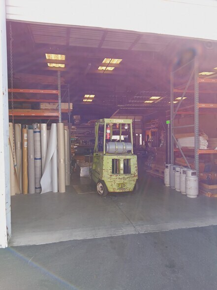 More Photos Of 4608 District Blvd, Bakersfield Warehouse For Sale