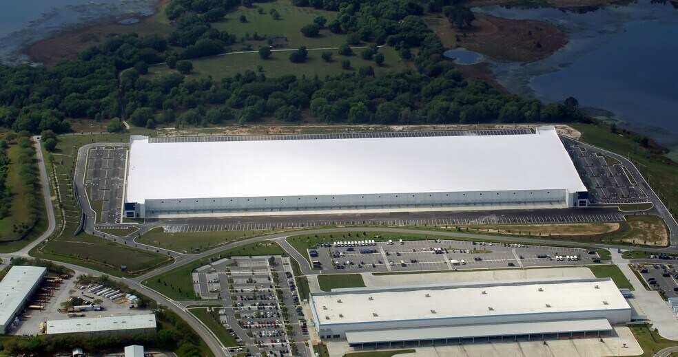 More Photos Of 7453 Republic Dr, Groveland Distribution For Sale