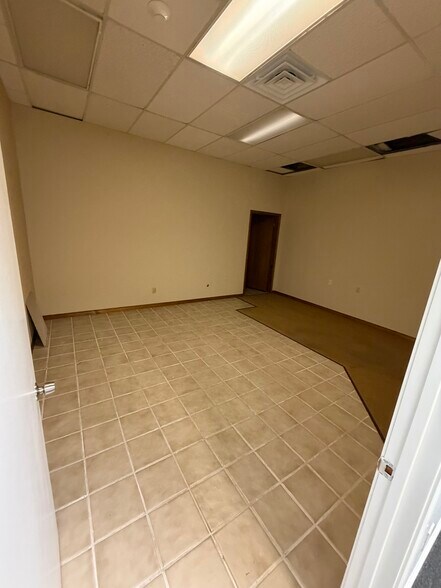More Photos Of 6025 Heards Ln, Galveston Office For Lease