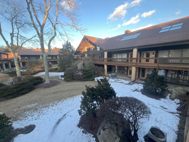 More Photos Of 24 Salt Pond Rd, Wakefield Medical For Lease