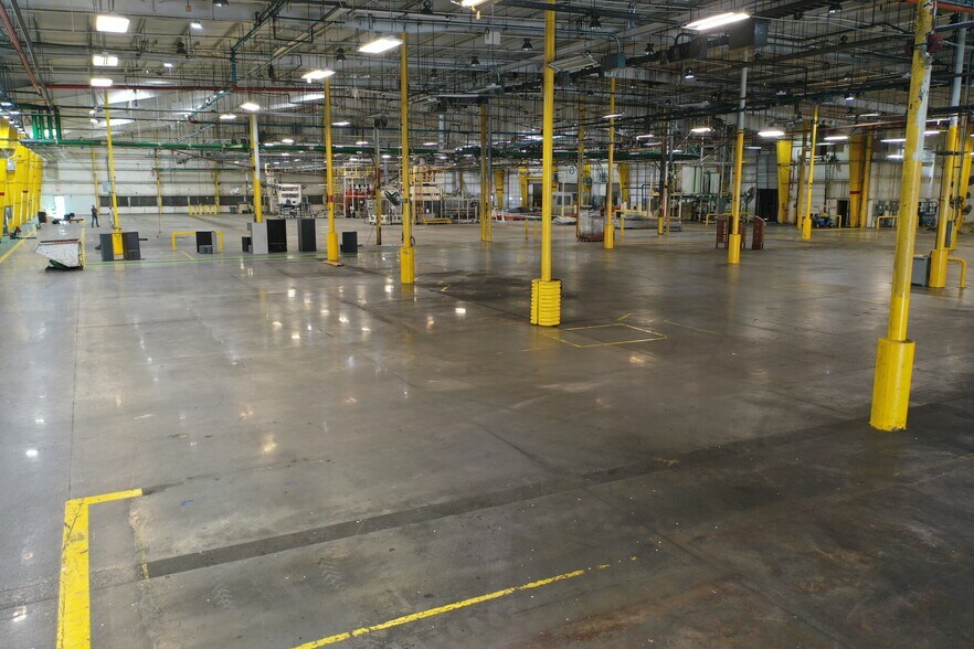 More Photos Of 850 Industrial Rd, Madisonville Manufacturing For Lease