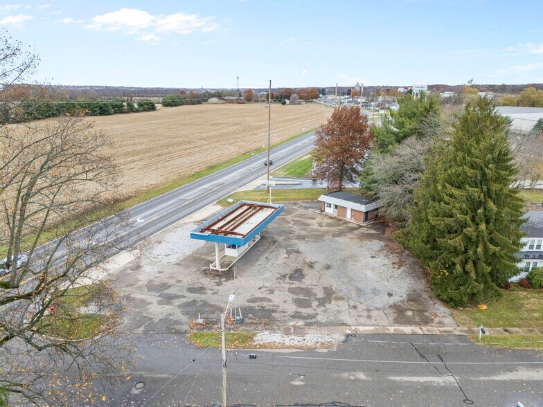 More Photos Of 1204 Erie Ave SW, Navarre Truck Stop For Lease