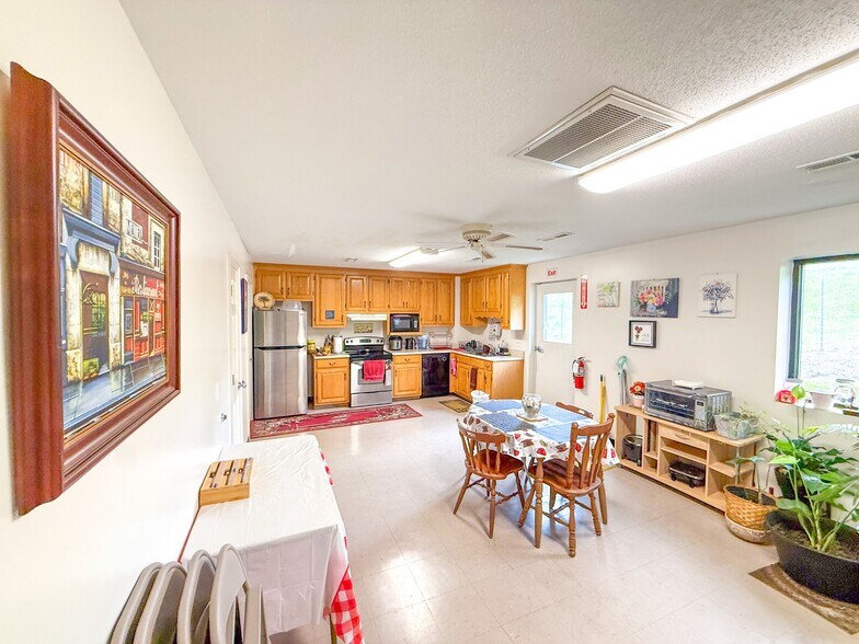 More Photos Of 2335 Columbia Hwy, Pulaski Office For Sale