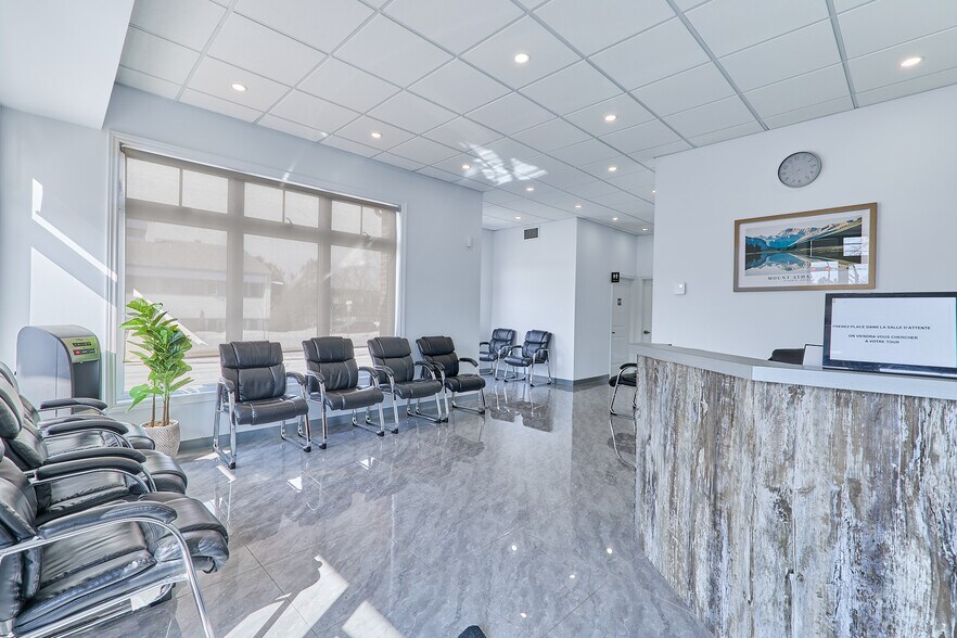 More Photos Of 1120 Boul Du Curé-Labelle, Blainville Office For Lease