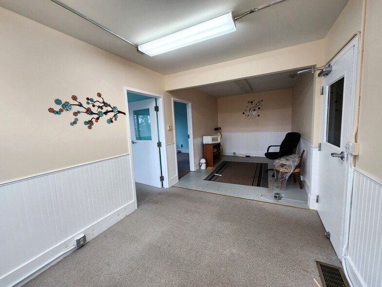 More Photos Of 303 Gunderman Rd, Spencer Manufacturing For Sale