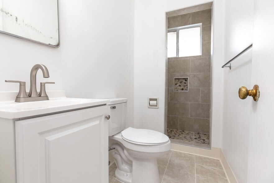 More Photos Of 1720 N St, Sacramento Apartments For Sale