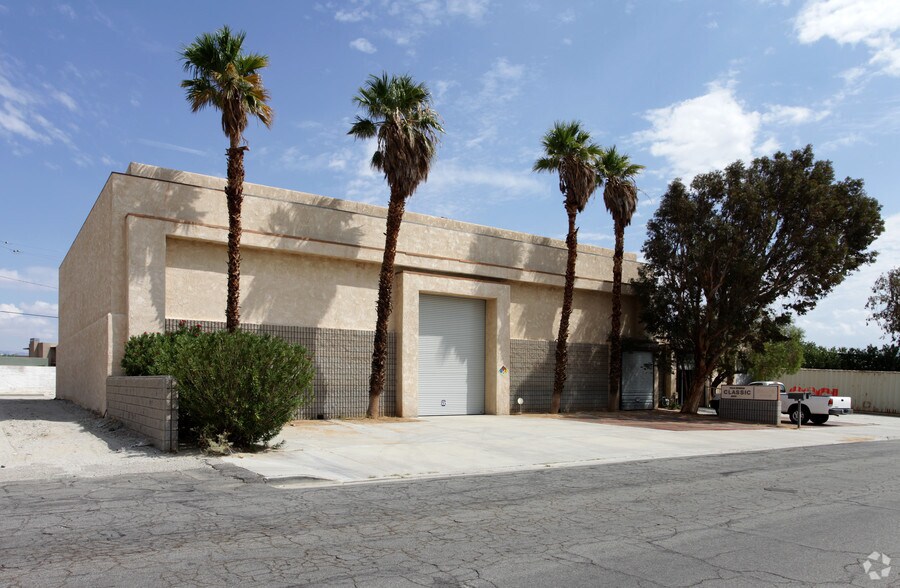 Primary Photo Of 180 W Oasis Rd, Palm Springs Warehouse For Lease