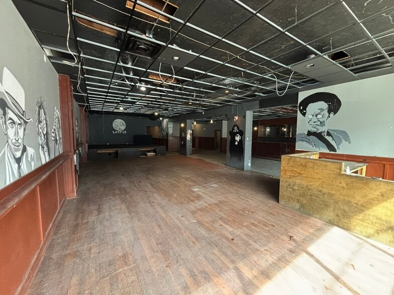 More Photos Of 2307 University Ave, Des Moines Restaurant For Lease