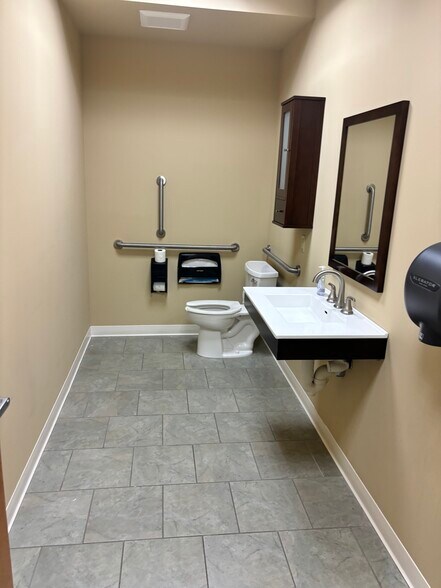 More Photos Of 220 Ridgedale Ave, Florham Park Office For Sale