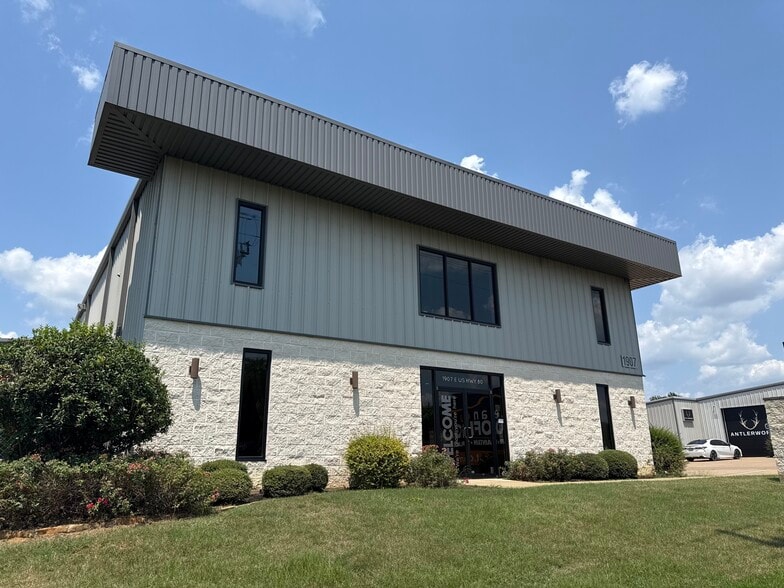 More Photos Of 1907 E US Highway 80, White Oak Office For Sale