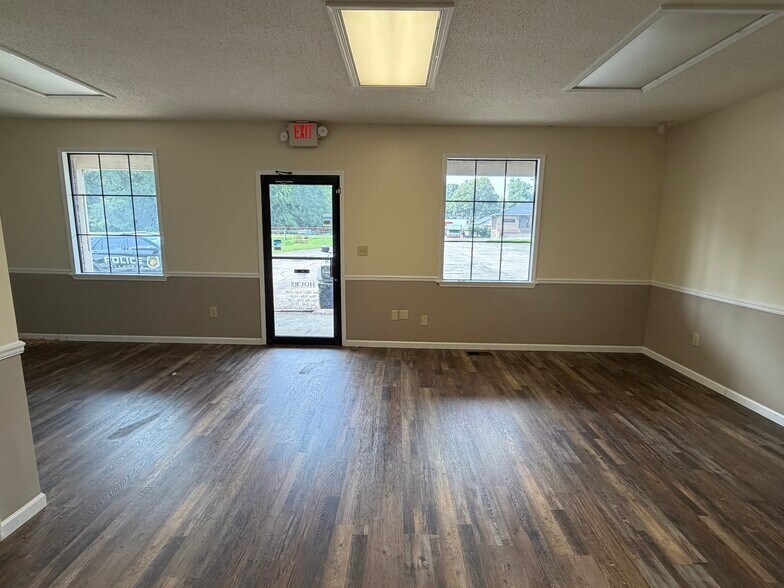 More Photos Of 511 Battle St E, Talladega Storefront For Lease