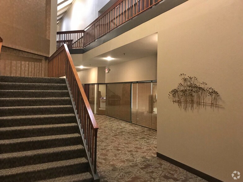 More Photos Of 7101 Northland Cir N, Brooklyn Park Office For Lease