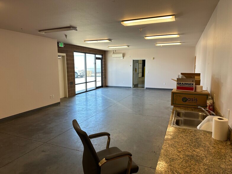 More Photos Of 1430 E Hillsboro St, Pasco Warehouse For Lease