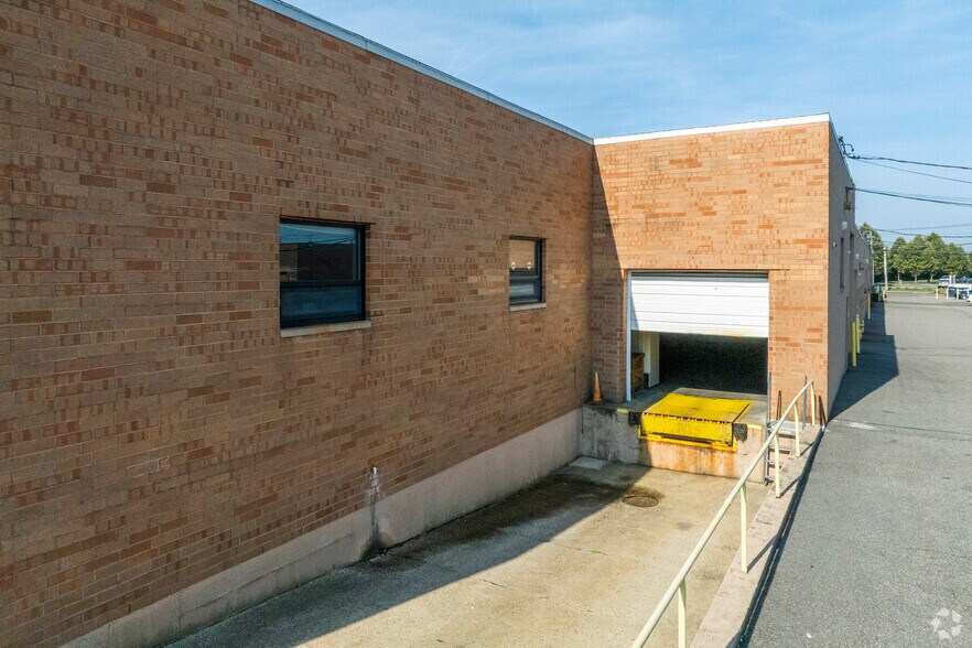 More Photos Of 599-601 Albany Ave, Amityville Warehouse For Lease