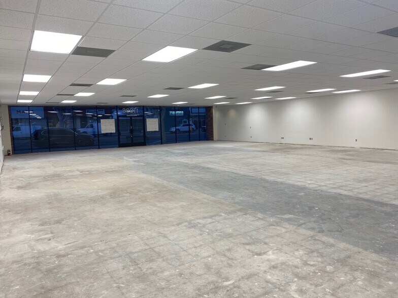 More Photos Of 17636 Chatsworth St, Granada Hills Storefront For Lease