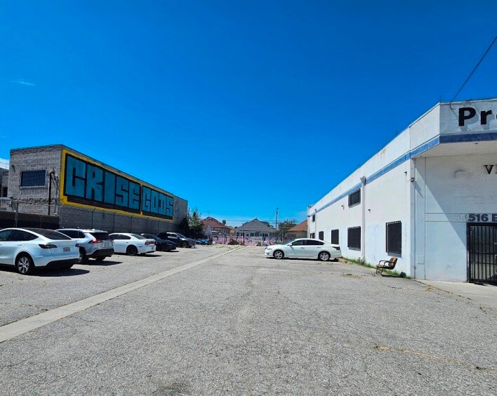 More Photos Of 516 E Jefferson Blvd, Los Angeles Warehouse For Sale
