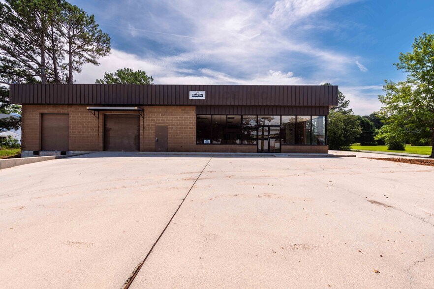 More Photos Of 494 Richardson Rd SE, Calhoun Freestanding For Sale