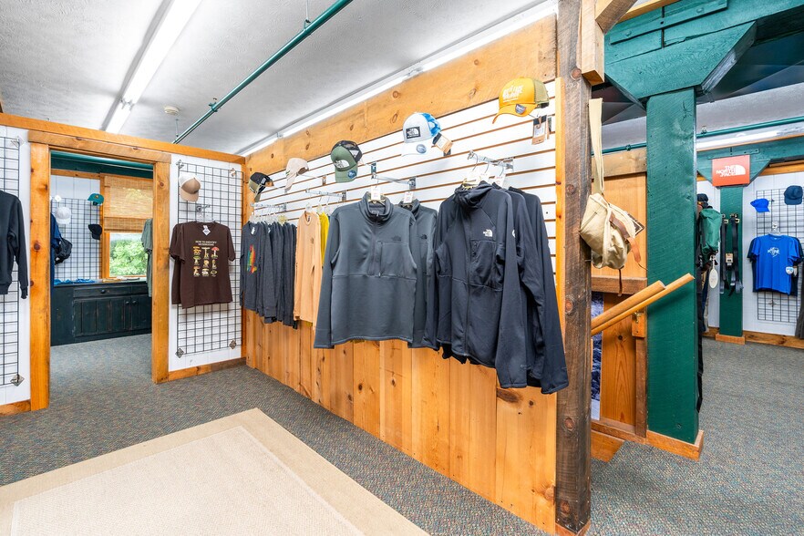 More Photos Of 50 Middlebrook Ave, Staunton Storefront For Sale