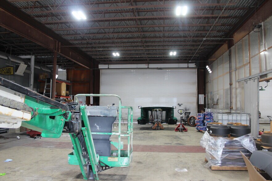 More Photos Of 9140 Canal Rd, Gulfport Light Distribution For Sale