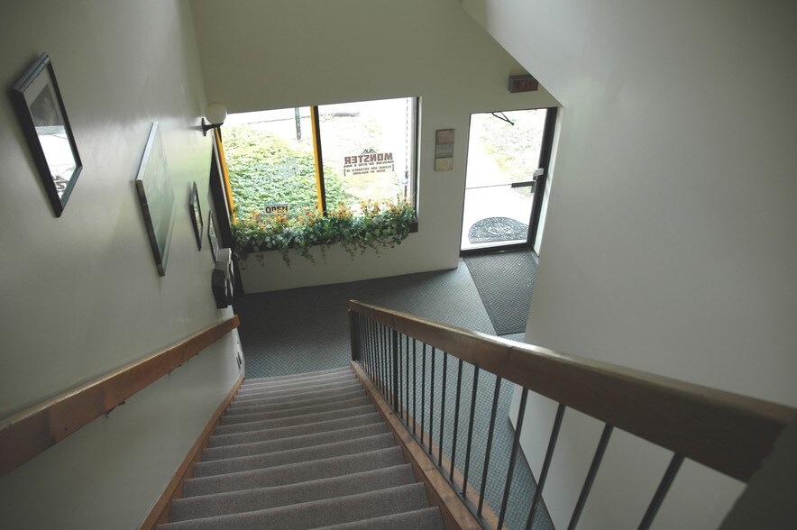 More Photos Of 24 Bellemeade Ave, Smithtown Storefront Retail Office For Lease