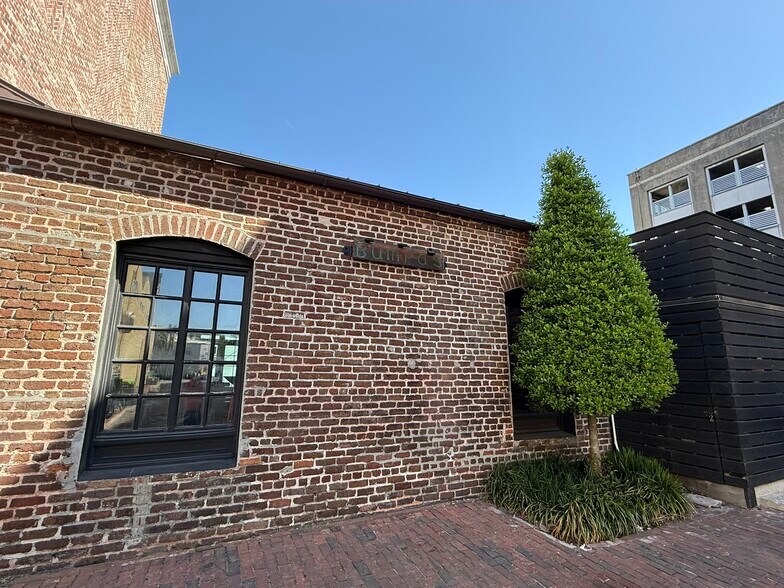 More Photos Of 5 Cumberland St, Charleston Restaurant For Sale