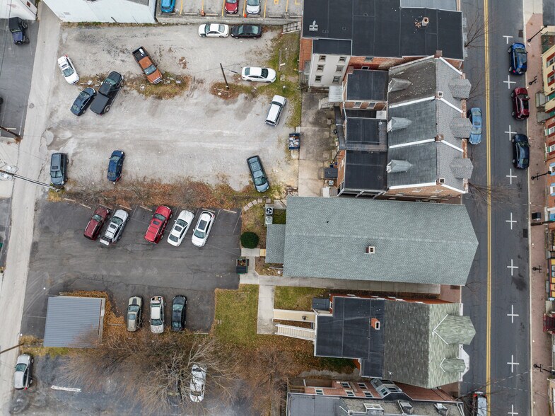 More Photos Of 37 W Middle St, Gettysburg Storefront Retail Residential For Lease