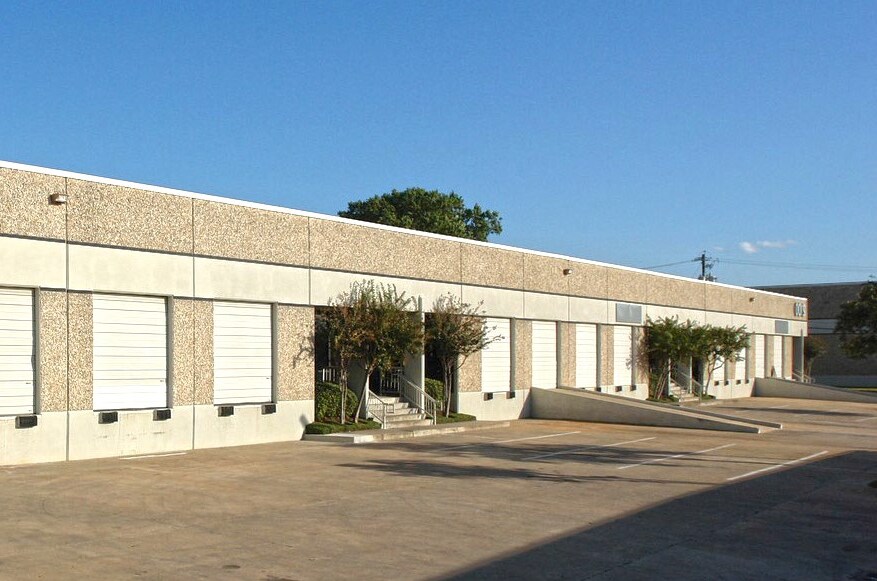 More Photos Of 2200 Denton Dr, Austin Unknown For Lease