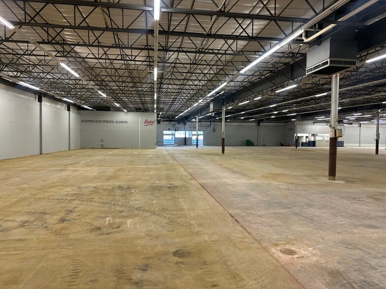 More Photos Of 124 Winchester Dr, West Point General Retail For Sale