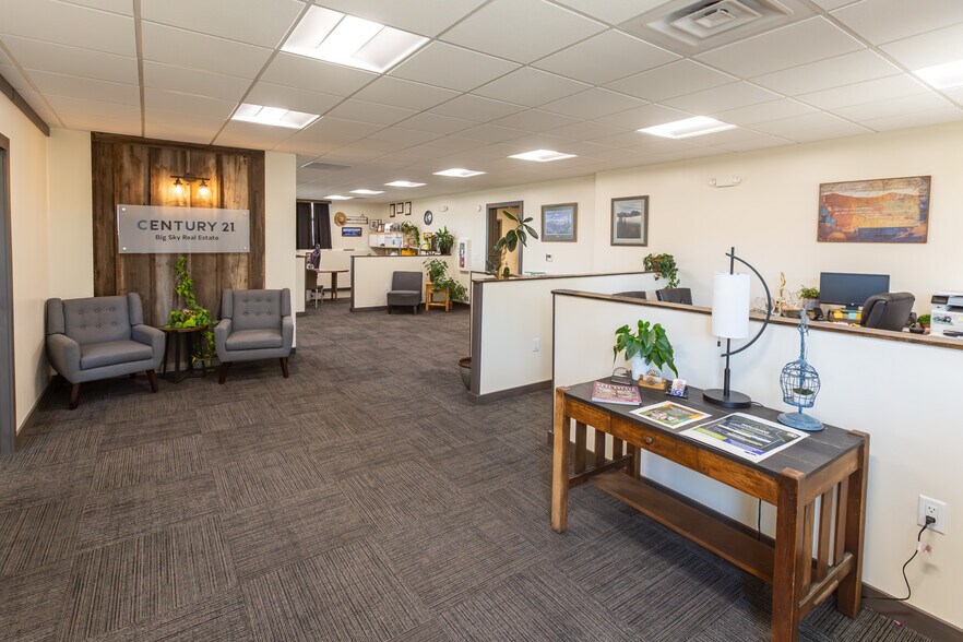 More Photos Of 200 W Railroad Ave, Plains Medical For Sale