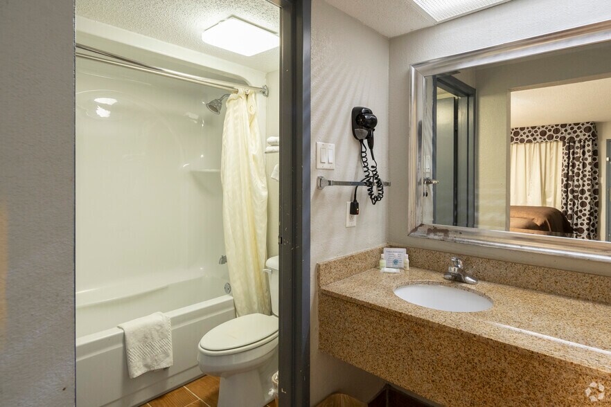 More Photos Of 500 Chris Dr, West Columbia Hotel For Sale