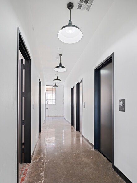 More Photos Of 801 N Broadway Ave, Oklahoma City Storefront Retail Office For Sale