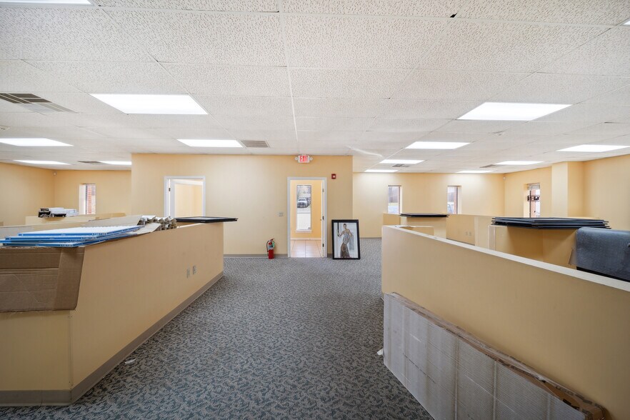 More Photos Of 710 S Adams St, Sapulpa Distribution For Sale