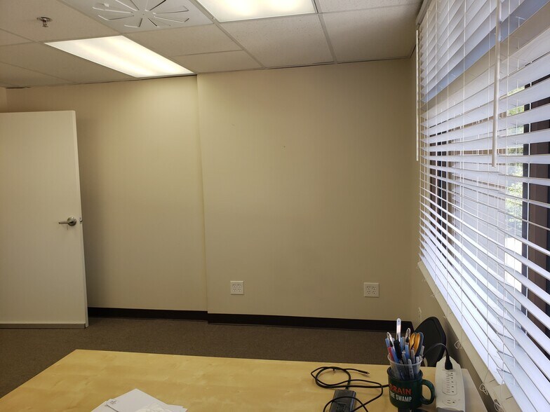 More Photos Of 28348 Roadside Dr, Agoura Hills Office For Lease