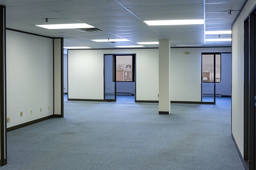 More Photos Of 159-161 Main St, Bathurst Office For Sale