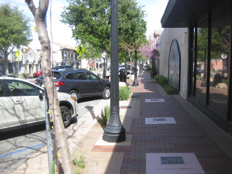 More Photos Of 24251 Main St, Santa Clarita General Retail For Lease
