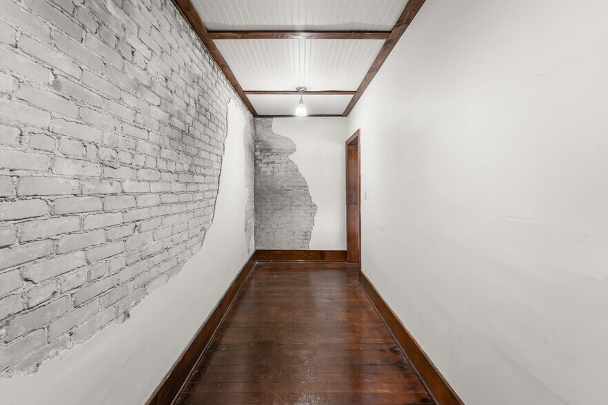 More Photos Of 102 Crosby St, Tekoa Flex For Sale