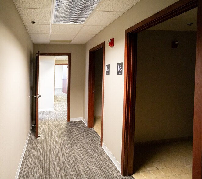 More Photos Of 19105 W Capitol Dr, Brookfield Medical For Lease