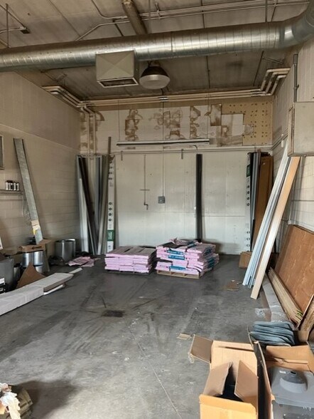 More Photos Of 3075 N Plaza Dr, Rapid City Distribution For Lease